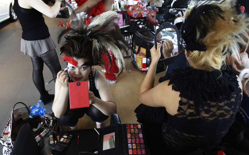 Illustration for article titled An entire Taiwanese city does Lady Gaga cosplay for "Lady Gaga Day"